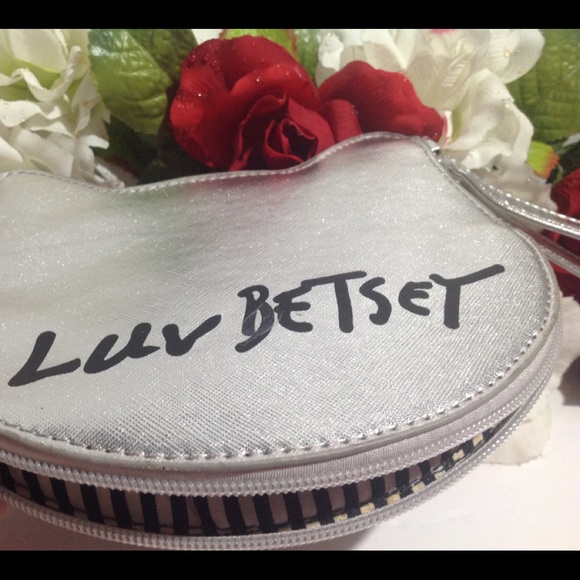 Betsey Johnson Cat Face Wristlet Bag - Picture 3 of 16